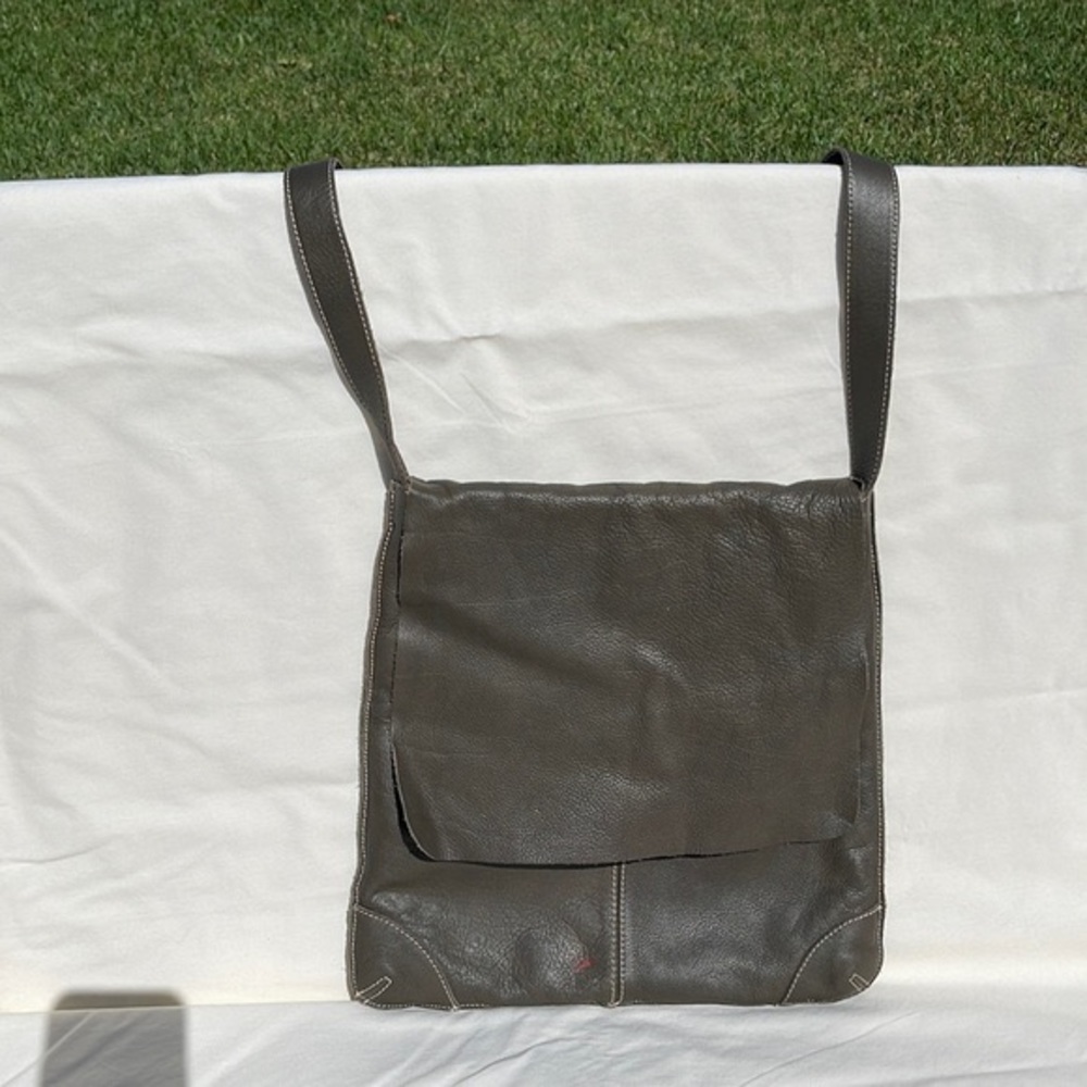 Italian leather shoulder bag in dark green